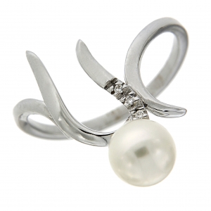 Anello con perla e diamanti